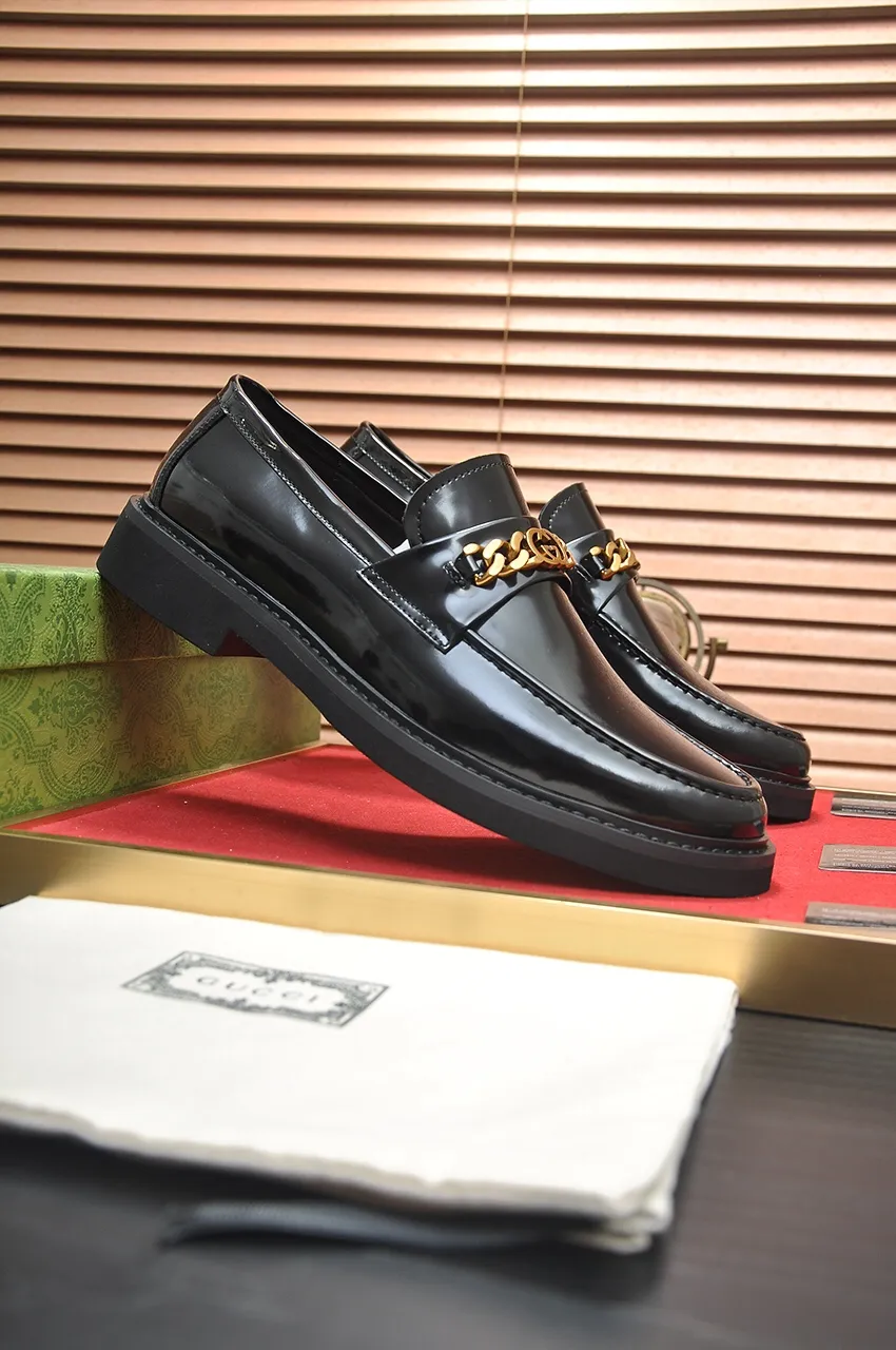 Men's shoes💰540💶Italy's top luxury men's shoe giant (GUCCI) (Gucci) (full cowhide lining) new arrival🍃Original European style🔰 Pleasant to the eye😍In order to make the shoes more durable and non-deformable🌀The production continues to follow traditional methods but there is still no lack of innovation💪Choose original sheepskin for the leather♻️ Smooth and natural And extra bright ⭐Made of imported cowhide, the first choice of rich people 38-45 (45 customized)
